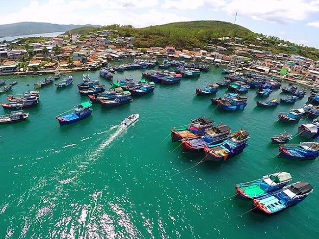 Hình 2: Vẻ đẹp hoang sơ và yên bình tại Làng Chài
