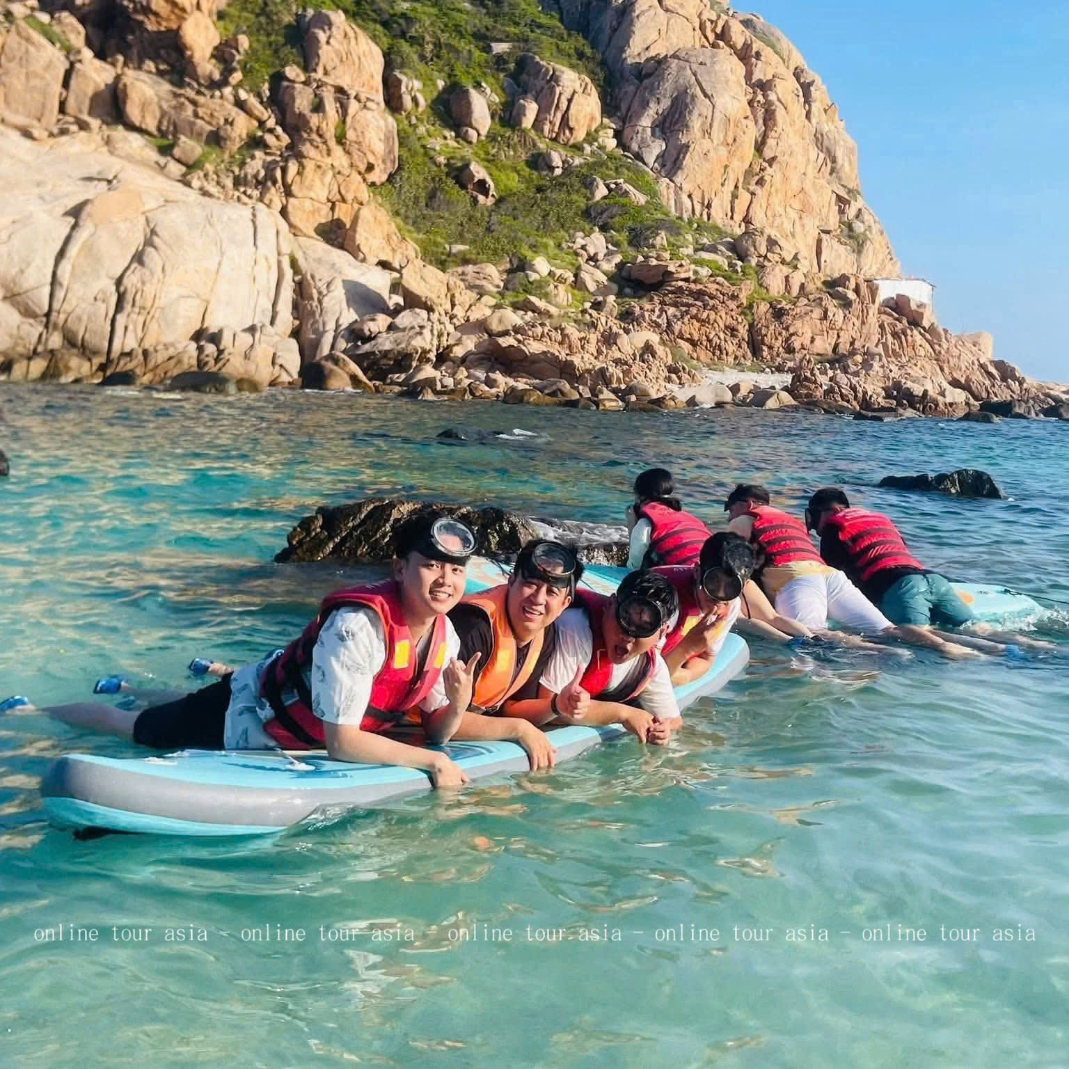 Tour Vịnh Vĩnh Hy Bãi Cóc - Top 1 Địa Điểm Đẹp Nhất Mà Bạn Không Thể Bỏ Lỡ - Ảnh 9