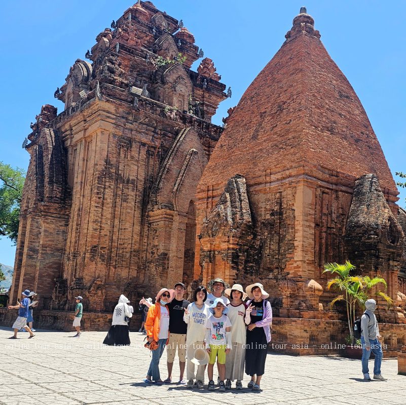 Du khách sẽ được tham quan Tháp Bà Ponagar trong Khám Phá Tour City Nha Trang Nửa Ngày Về Văn Hóa Và Lịch Sử