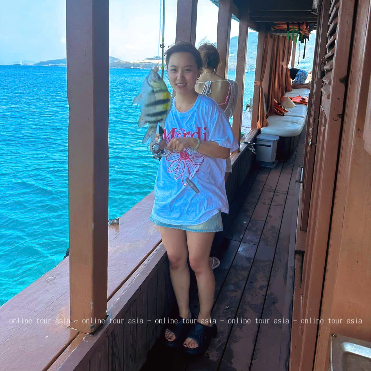 Tour Câu Cá Nha Trang Bằng Tàu Gỗ - Ảnh 16