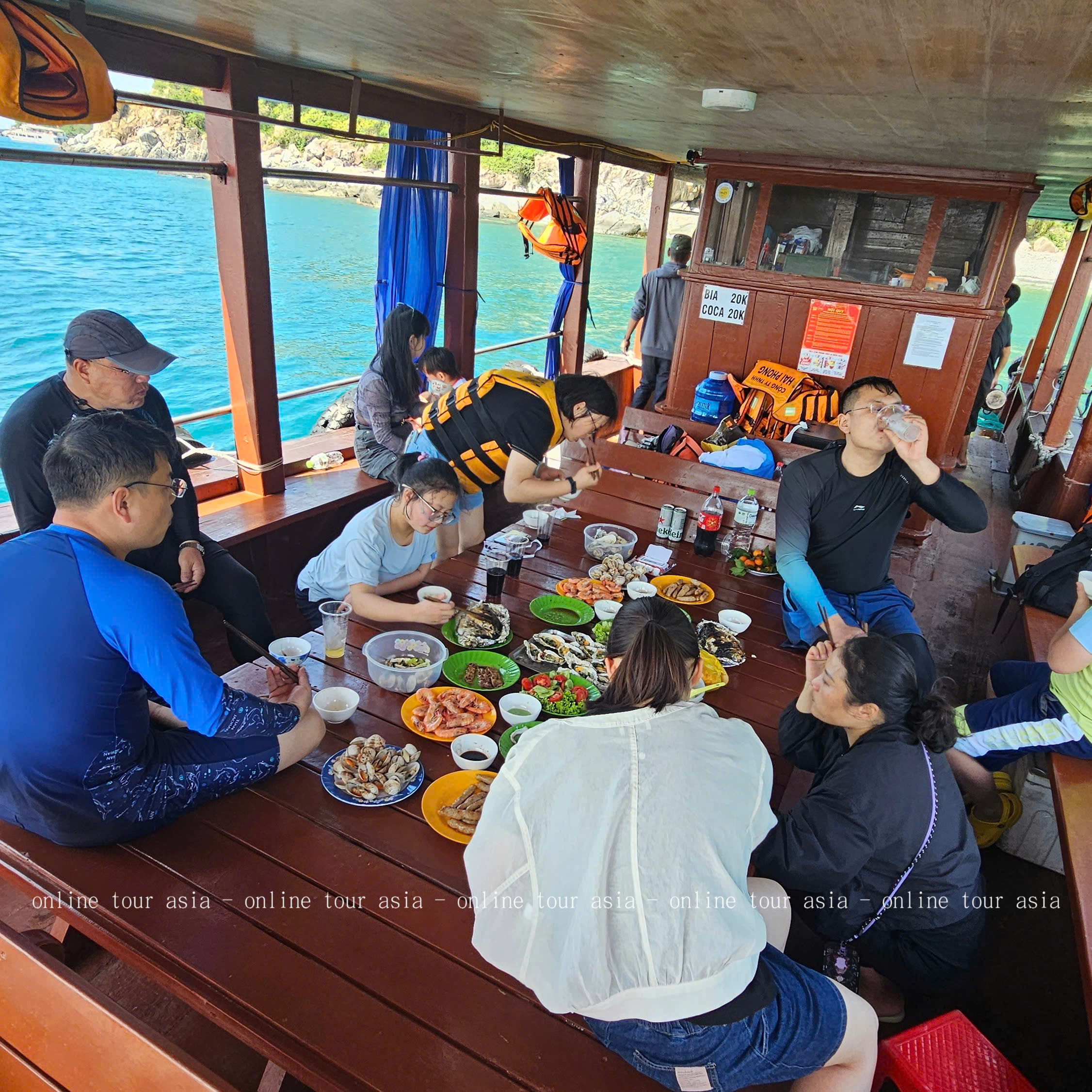 Trải nghiệm bữa tiệc có 1-0-2 Tour Câu Cá, Bắt Nhum, BBQ Tàu Gỗ Nha Trang VIP