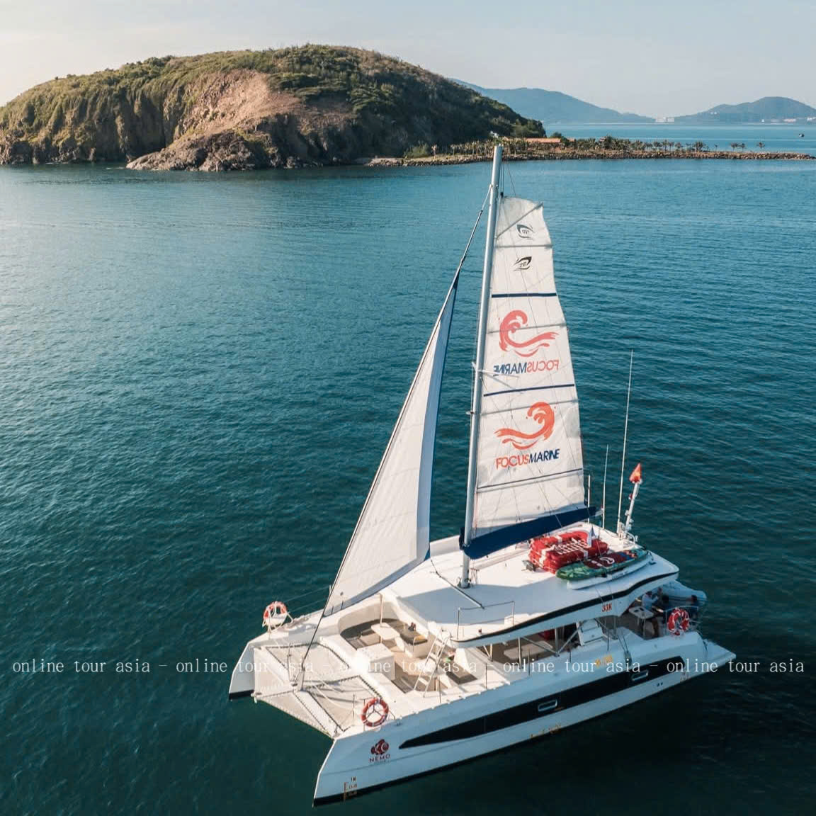 Tour Du Thuyền Buồm Câu Cá Bơi Lội BBQ Trên Vịnh Nha Trang