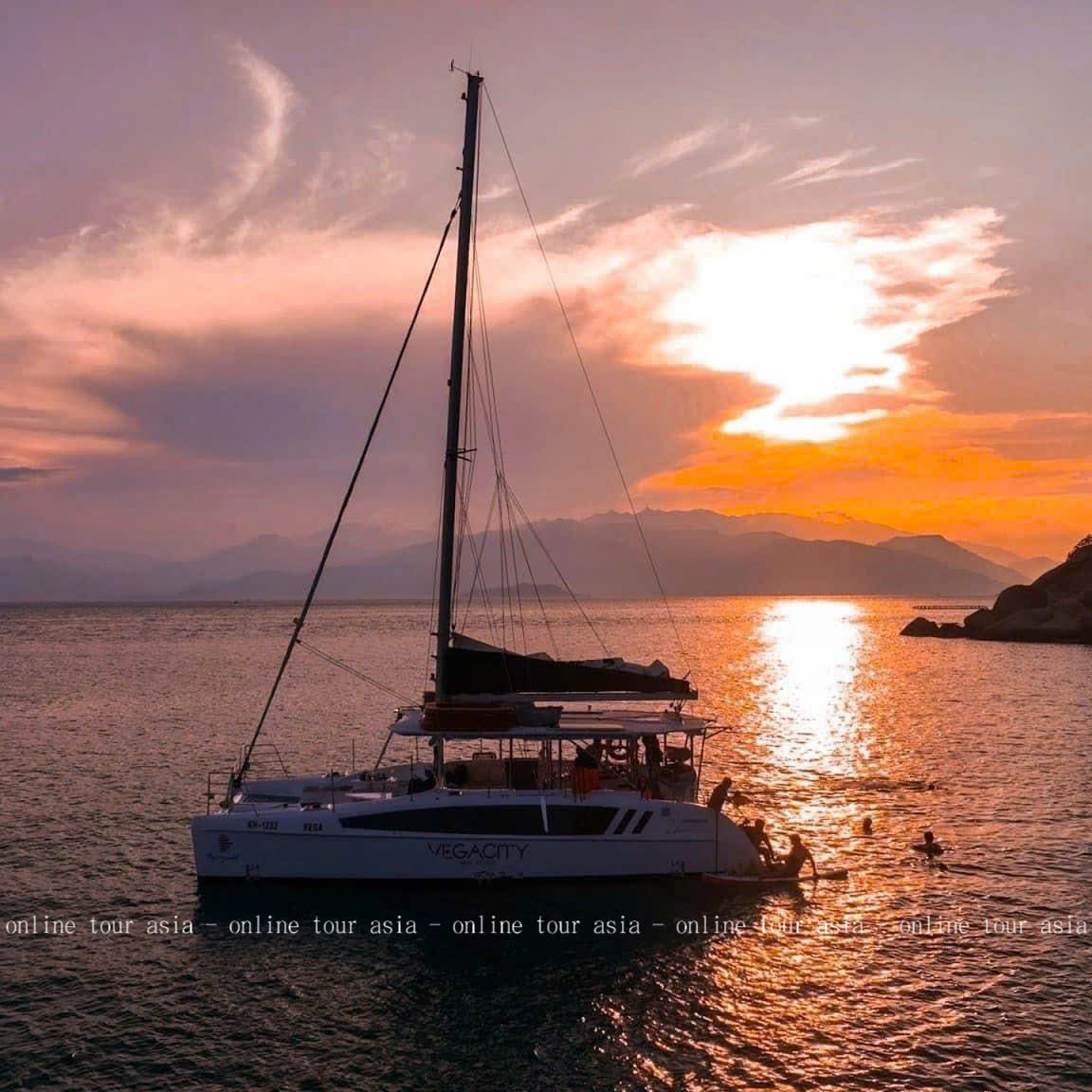 Tour Du Thuyền Buồm Câu Cá Bơi Lội BBQ Trên Vịnh Nha Trang - Ảnh 11