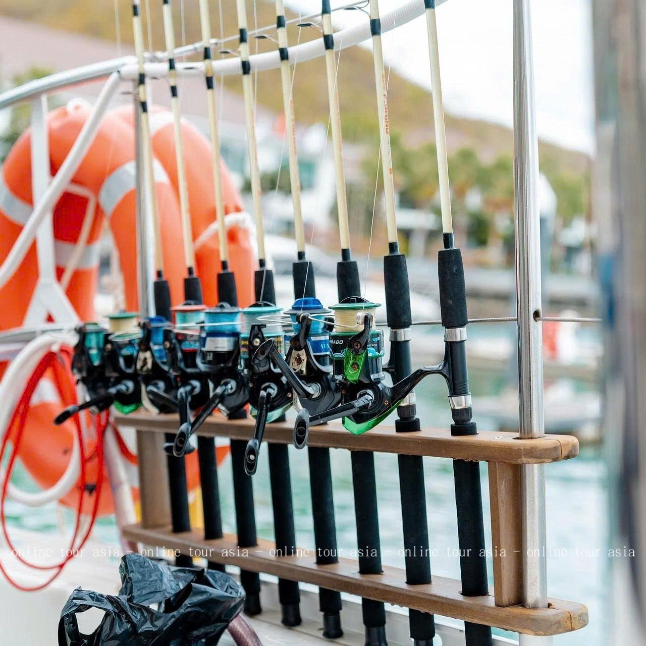 Tour Du Thuyền Buồm Câu Cá Bơi Lội BBQ Trên Vịnh Nha Trang - Ảnh 4